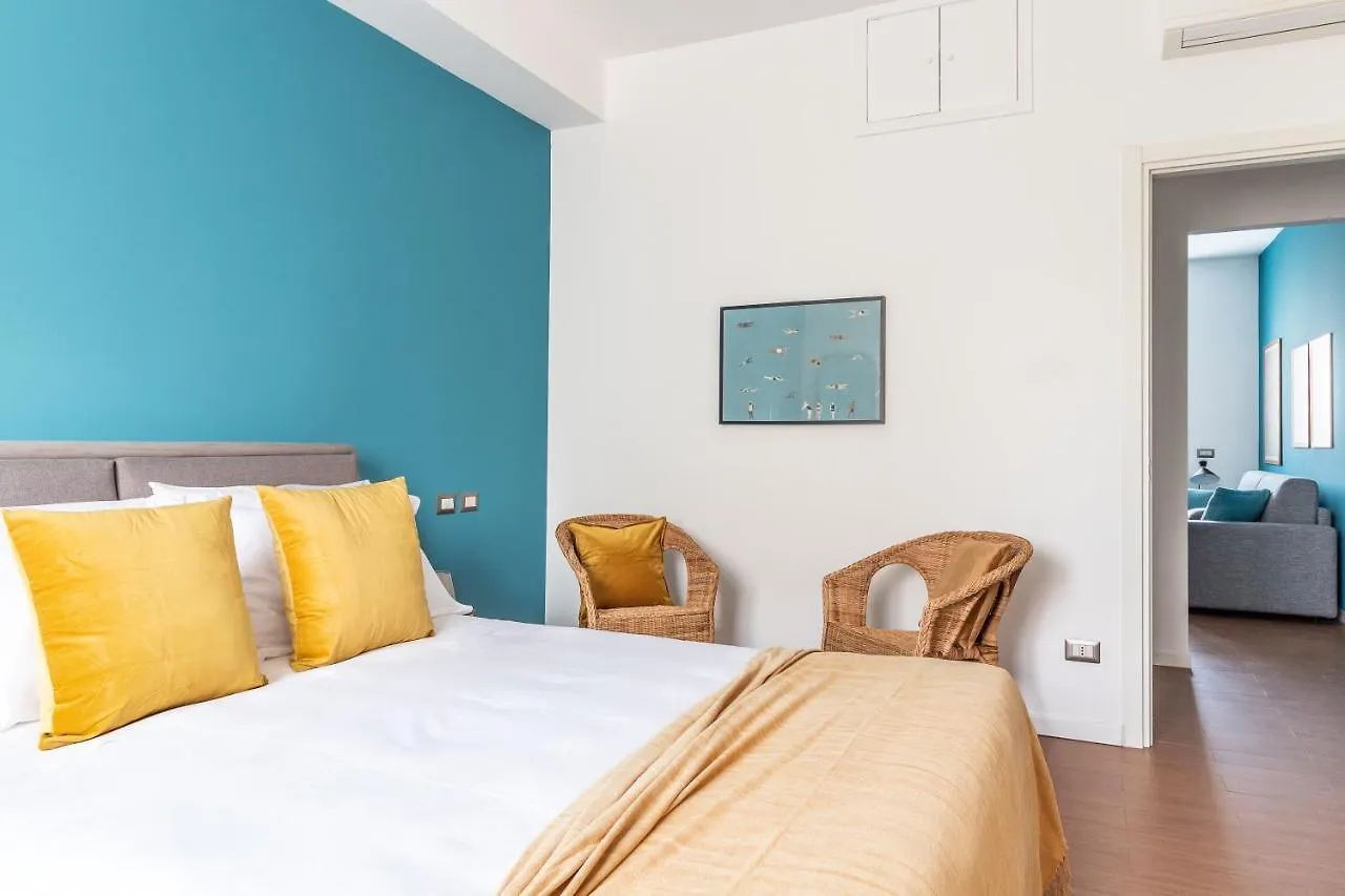 Duomo-Cadorna Cozy Suite, Skyline View Milan Apartment